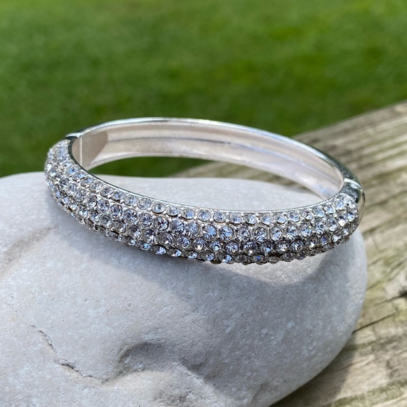 Crystal adorned silver plated hinge bracelet - Picture 1 of 16